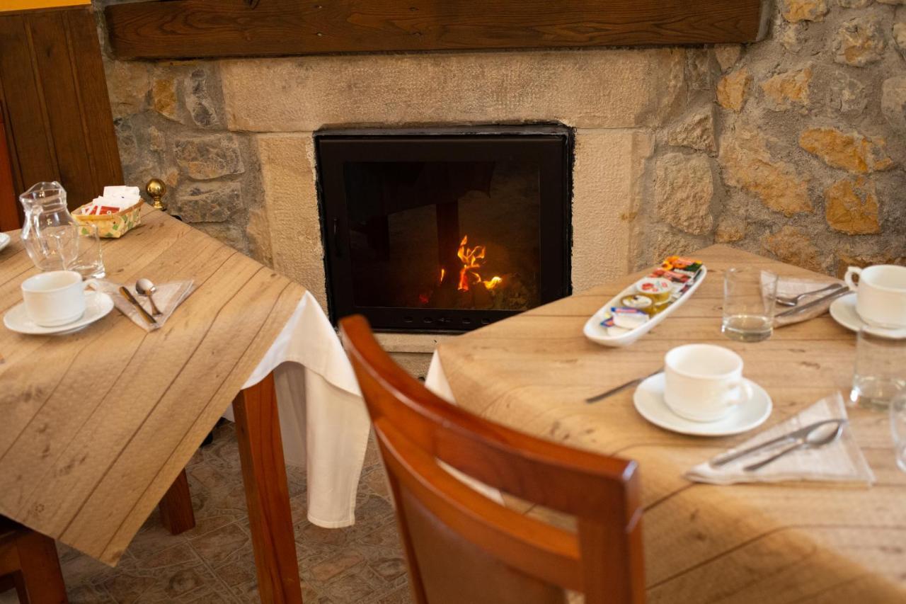 La Casona De Cardes Hotel Onís Eksteriør billede